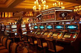 Antarmuka permainan slot online nirmalabet dengan warna ungu neon